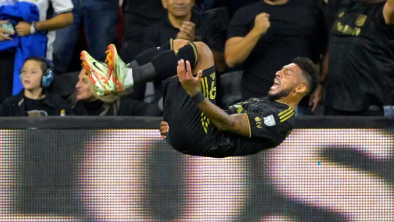 Bouanga marca doblete para la goleada del LAFC ante Galaxy en El Tráfico