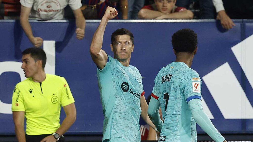 Robert Lewandowski celebra el gol del triunfo. Reuters