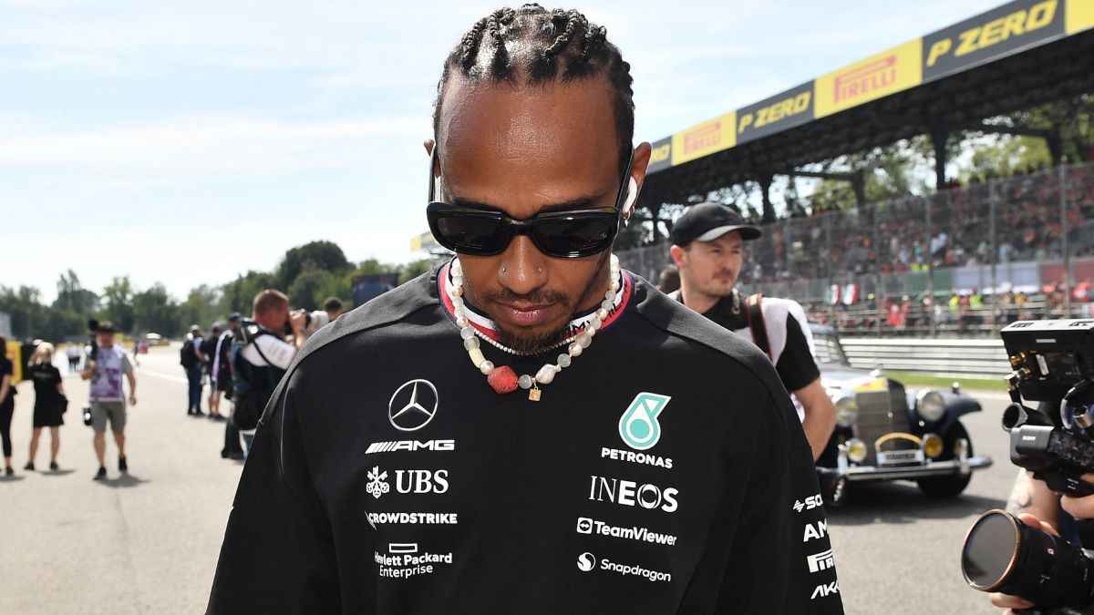 Lewis Hamilton sale en defensa de Checo Pérez tras las declaraciones de Helmut Marko Es