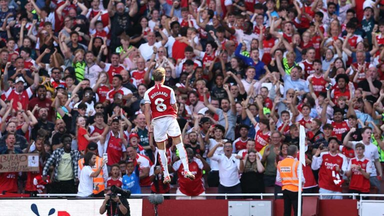 Martin Ødegaard acaba con el festejo de los ‘Red Devils’, en una gran jugada colectiva de los ‘Gunners’