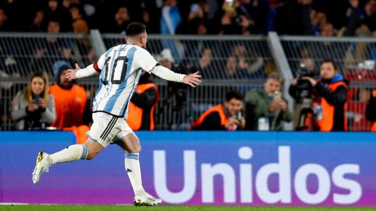Leo Messi le da el triunfo a Argentina con un golazo de tiro libre