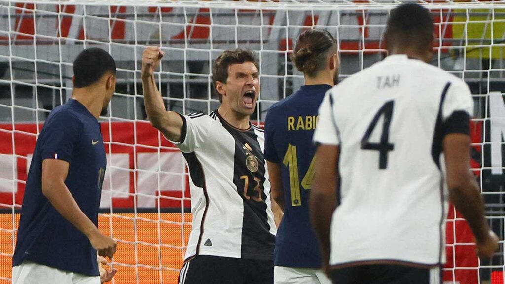 Thomas Muller celebra el primer gol del partido. Reuters