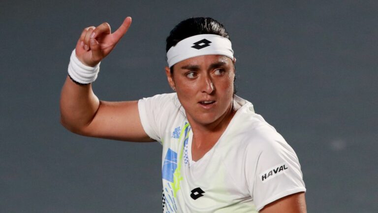 ¡Madrina de lujo! Ons Jabeur es testigo de una pedida de mano en el WTA Guadalajara Open