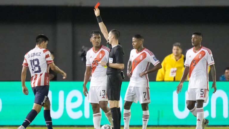 Paraguay no puede con un hombre más y divide puntos con Perú en el arranque de la eliminatoria sudamericana