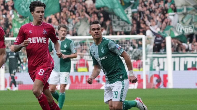 Rafael Santos Borré convierte gol para la remontada de Werder Bremen ante Colonia