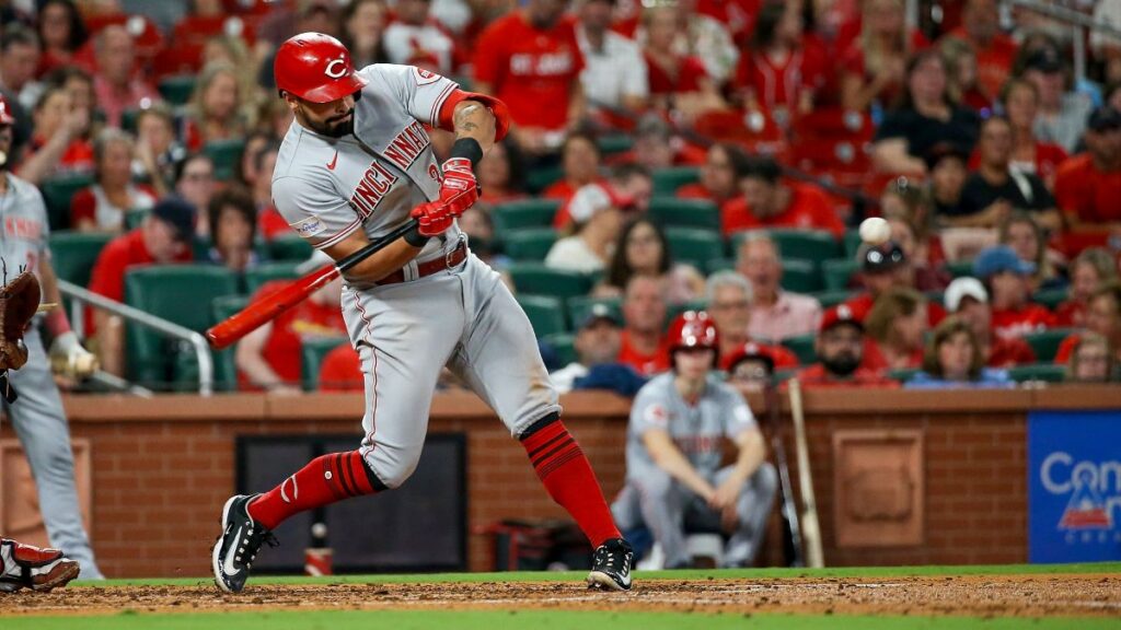 Los Reds apabullan a los Cardinals | AP Foto/Scott Kane