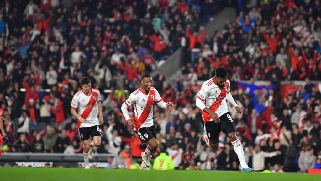 River se hace fuerte en su estadio Monumental de Nuñez