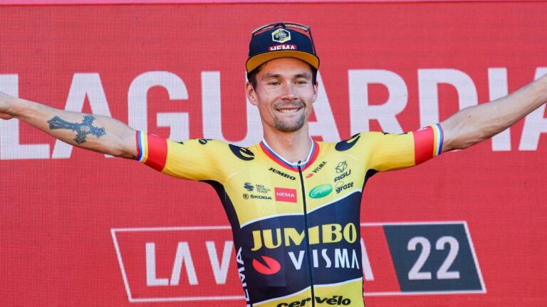 Roglic supera a Evenepoel y gana la octava etapa en la Vuelta a España; Kuss toma la punta