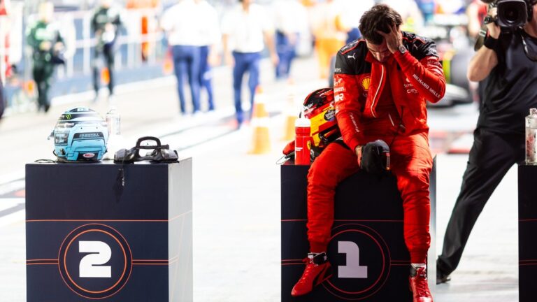 Carlos Sainz gana la pole en Singapur y la racha de Verstappen peligra