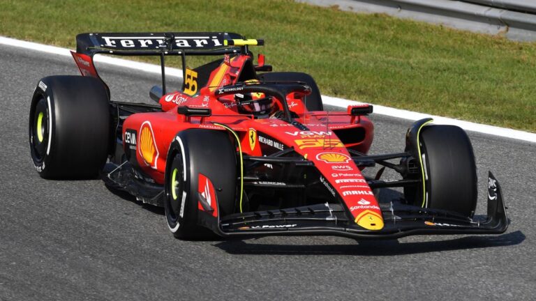 Carlos Sainz le da a Ferrari una alegría en casa y se queda con la pole position en Monza; Checo Pérez largará quinto