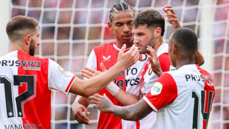 Santiago Giménez se luce en la goleada del Feyenoord con asistencia y anotación; sigue como líder de goleo