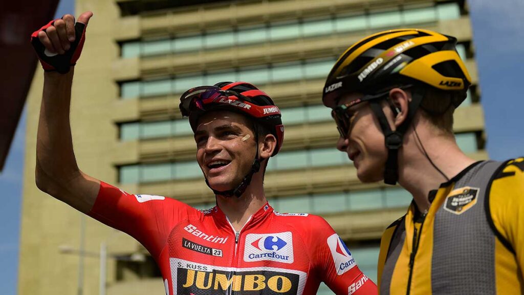 Sepp Kuss logra ampliar su ventaja en la cima de la Vuelta a España. AP