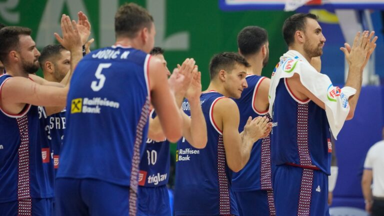 ¡De no creer! Jugador serbio pierde un riñón tras recibir golpe en Mundial de baloncesto