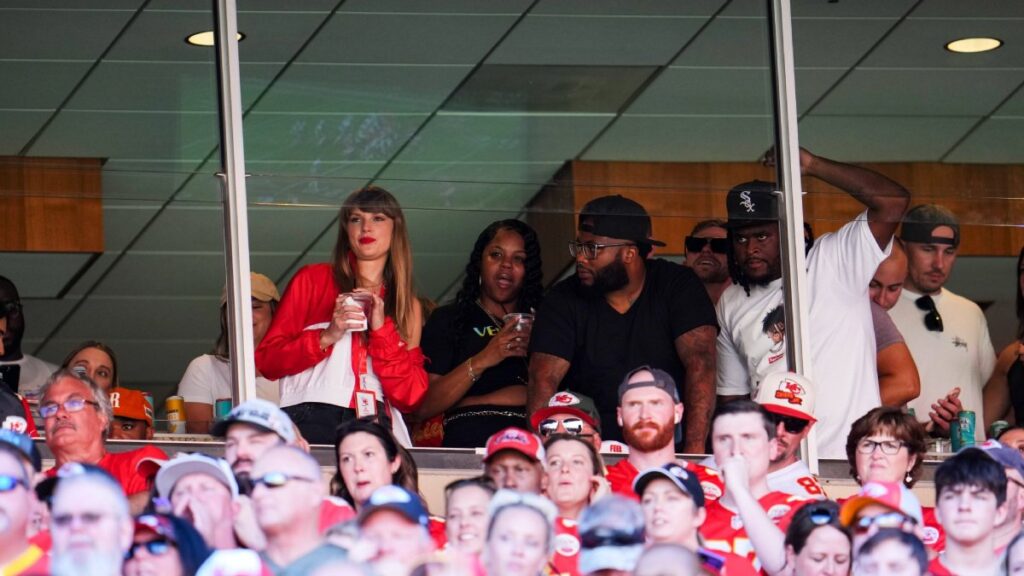Captan a Taylor Swift en partido de Kansas City Chiefs ¿Se confirma relación con Travis Kelce?