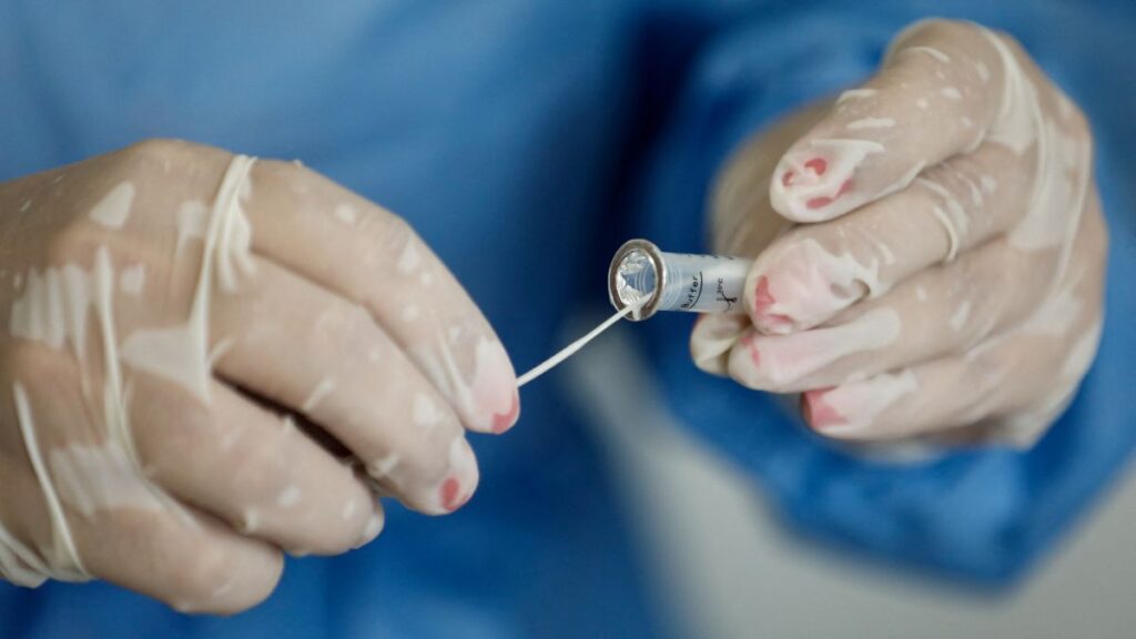 La Secretaría de Salud llevará a cabo una Campaña Nacional de Vacunación a partir de este lunes 16 de octubre hasta el 31 de marzo de 2024.REUTERS/Diego Vara