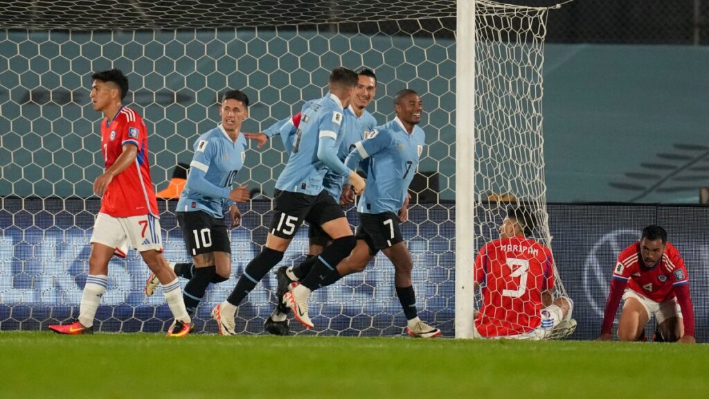 Uruguay derrota a Chile en las eliminatorias | AP Foto/Matilde Campodonico
