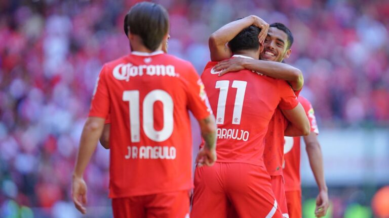 Golazo de Maxi Araujo empatan las acciones en el Nemesio Diez