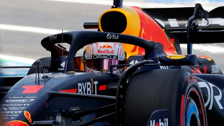 Max Verstappen intratable en el GP de Japón y se lleva la pole, Checo Pérez saldrá quinto