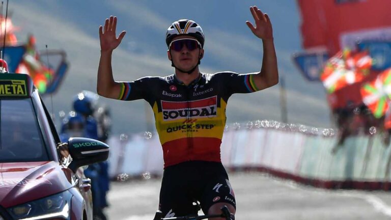 Evenepoel gana la montañosa etapa 14 de la Vuelta a España; Kuss mantiene el liderato