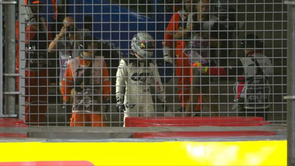 Yuki Tsunoda tuvo que abandonar en la primera vuelta. @F1