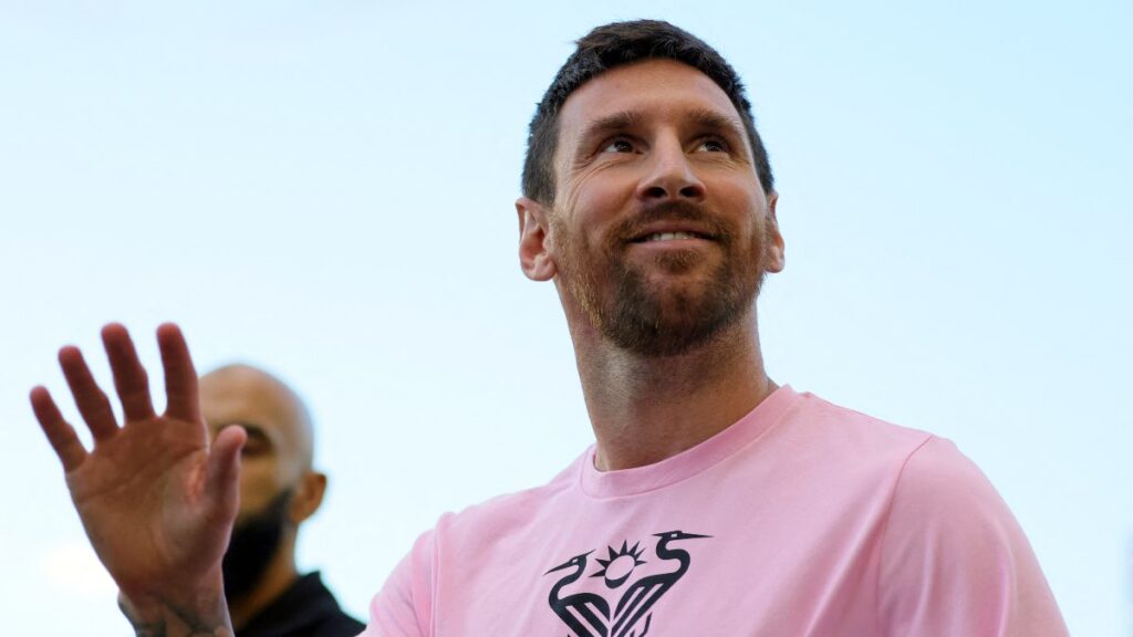 El Inter Miami de Lionel Messi estrena su nuevo jersey para 2024 | Reuters
