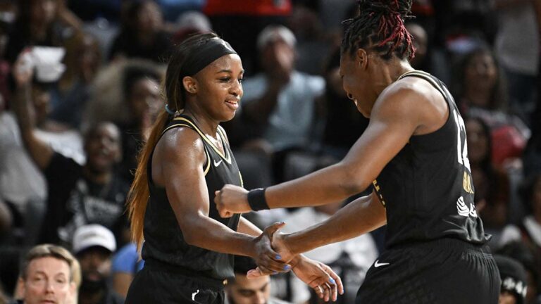 Young y Plum anotan 26 puntos y las Aces dominan al Liberty en el primer juego de las Finales de la WNBA
