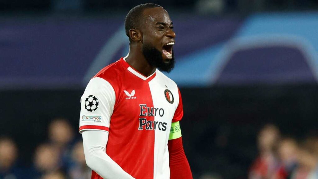 El Twente acaba con la racha de victorias del Feyenoord de Santiago Giménez