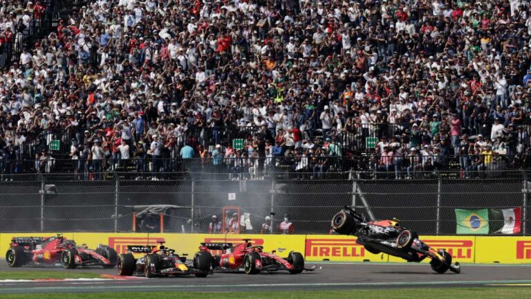 La reacción de la afición tras el choque de Checo Pérez en el GP de México