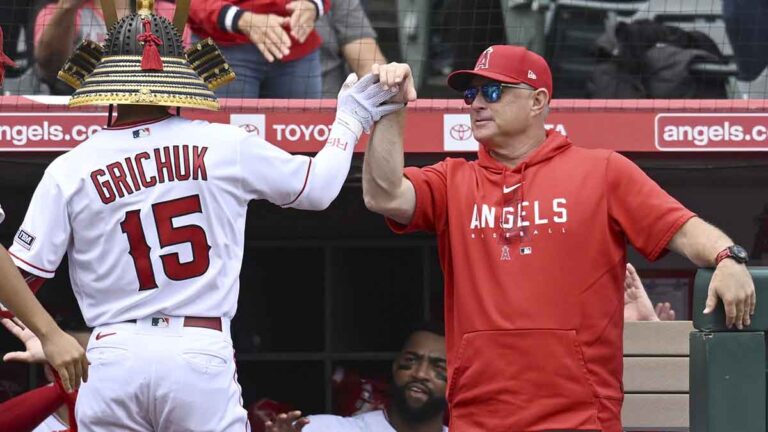 Los Angels despiden al mánager, Phil Nevin, tras el fracaso en la temporada de la MLB