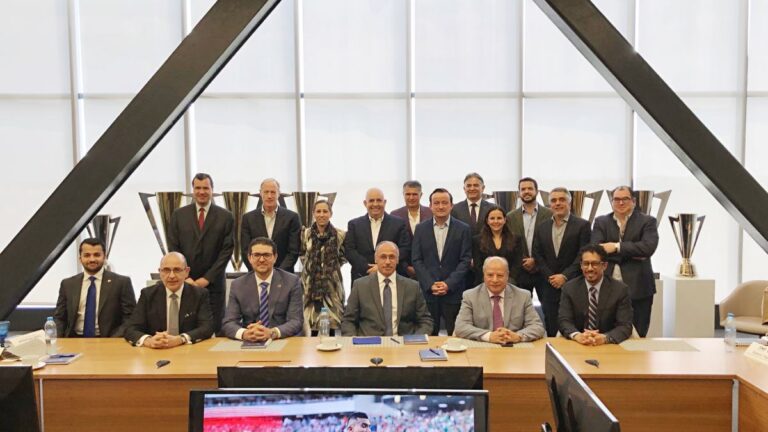 La Federación Mexicana de Fútbol se reúne con países del Golfo y de África en busca de inversión económica