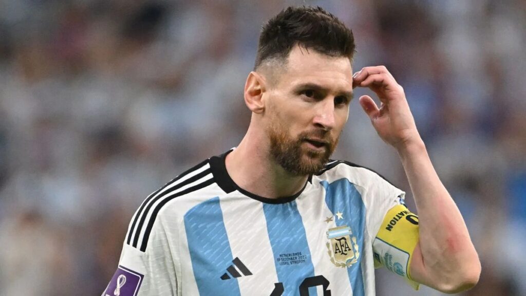Lionel Messi jugando con Argentina.
