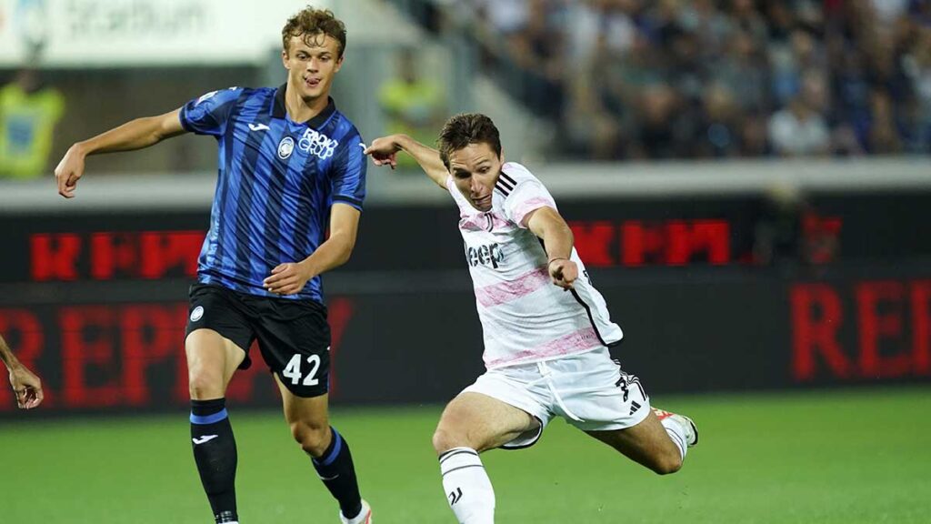 La mejor ocasión de la Juventus llegó al inicio de la segunda mitad cuando el remate fuerte de Federico Chiesa. AP