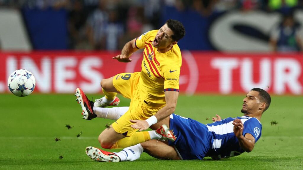 Robert Lewandowski se suma a las lesiones del Barcelona y es duda para el Clásico