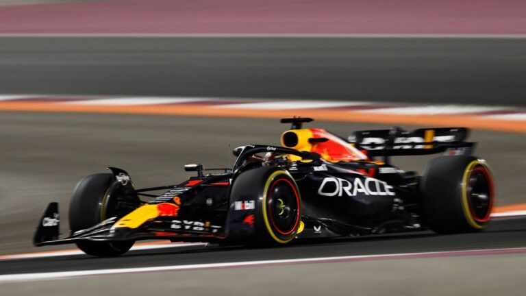 Max Verstappen festeja su tricampeonato con la victoria en el GP de Qatar; Checo Pérez culmina décimo