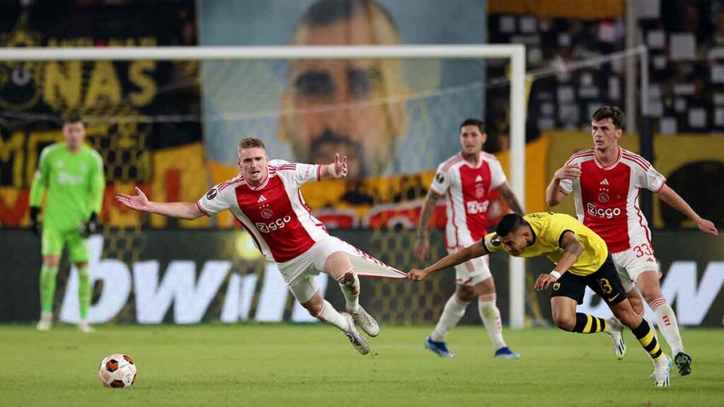 Orbelín Pineda tuvo un partido de claroscuros ante el Ajax. Reuters