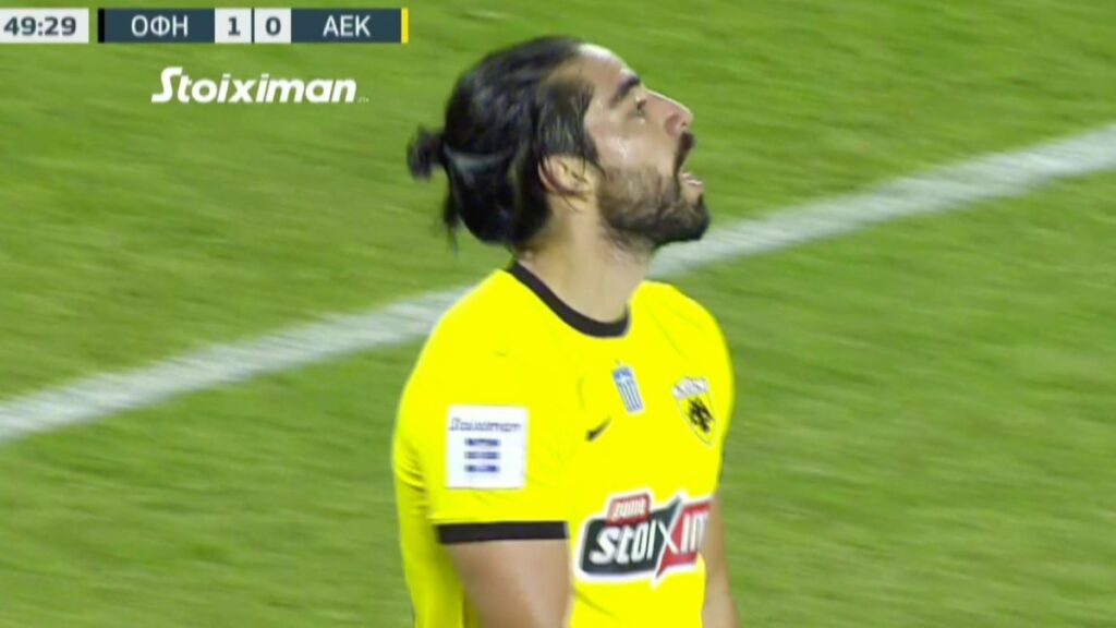 Orbelín Pineda y Rodolfo Pizarro no pudieron evitar la caída del invicto del AEK Atenas ante el OFI en la Super Liga de Grecia.