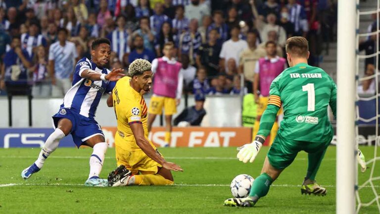 Polémica: Tras revisión en el VAR, no se concede penal al Porto por mano en el área