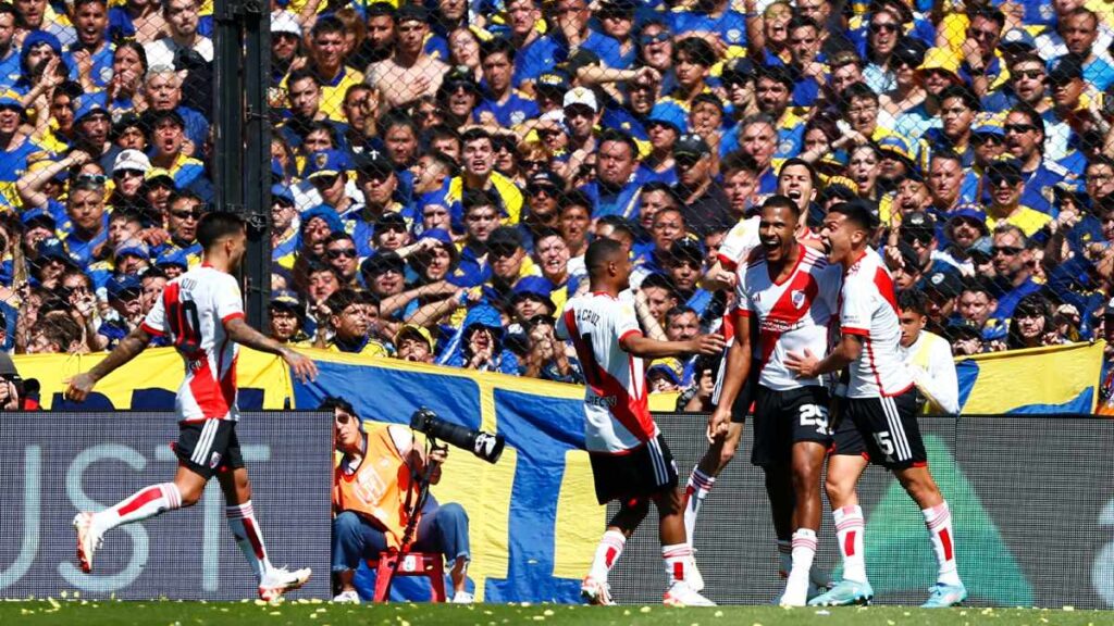 El Millonario vence al Xeneize. River Plate venció 0-2 a Boca Juniors en una nueva edición del Superclásico del fútbol argentino.
