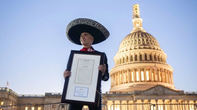 México “conquista” el Capitolio: Alejandro Fernández es homenajeado como un latino ejemplar en EE.UU.