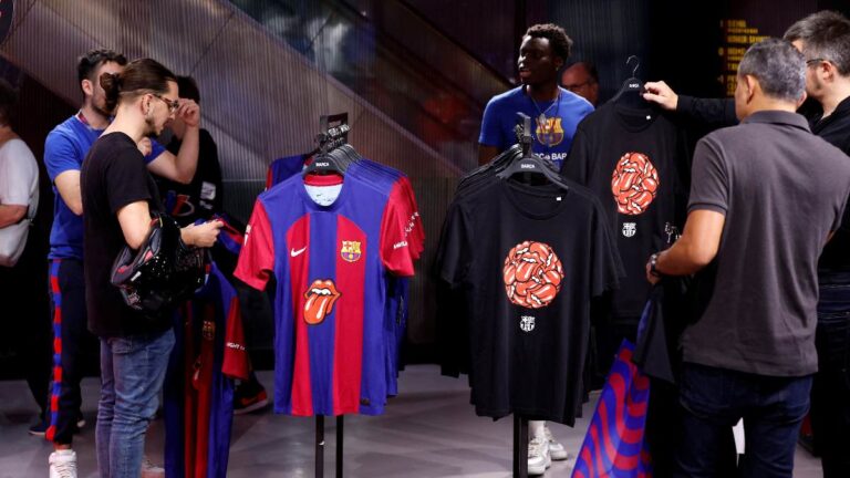 ¡Locura por la colaboración entre el Barcelona y los Rolling Stones! La playera sale a la venta por 400 euros 