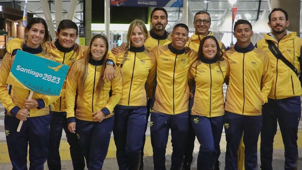 Grupo de deportistas colombianos en Santiago.