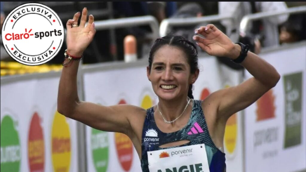 Angie Orjuela celebrando en la maratón de Berlín.
