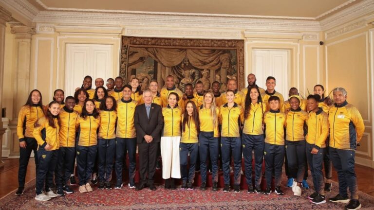 Delegación colombiana para los Juegos Panamericanos recibió el pabellón nacional 