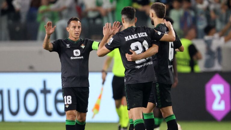 Betis vence por la mínima al Aris Limassol para apoderarse de la cima de su grupo en la Europa League