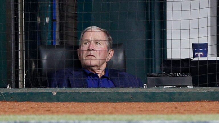 George W. Bush, el encargado de lanzar la primera bola en el Juego 1 de la Serie Mundial 2023