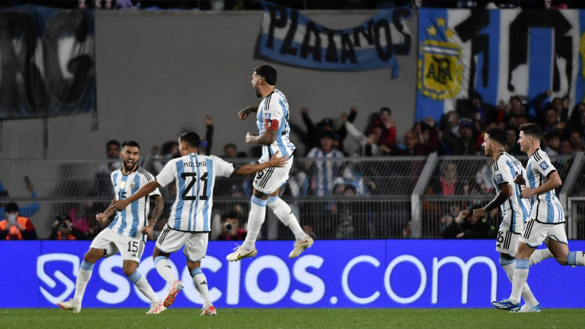 Uruguay prepara el partido contra Argentina por Eliminatorias - GolCaracol