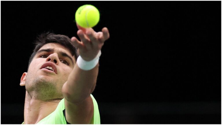 Carlos Alcaraz cae en París y se complica el sueño de quedar primero en el ranking del ATP