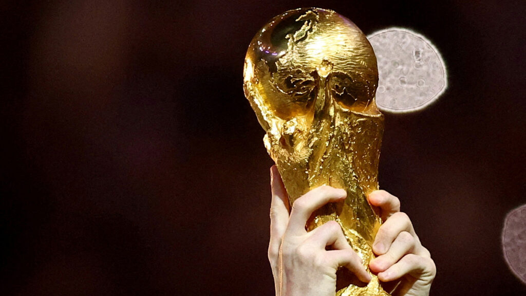 El trofeo de la Copa del Mundo de la FIFA | Reuters