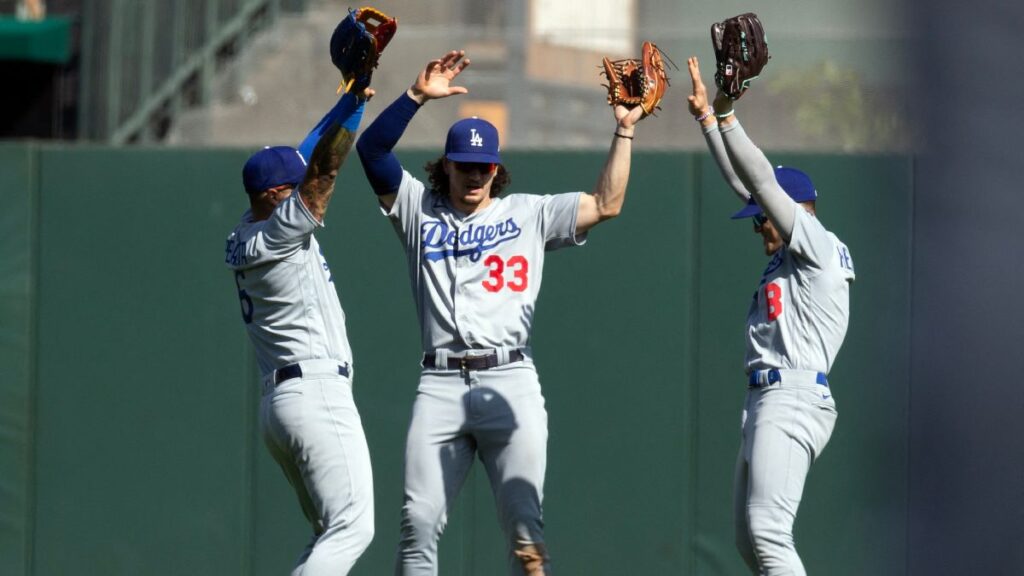 Dodgers llega a 100 victorias en la temporada | Ross Cameron-USA TODAY Sports