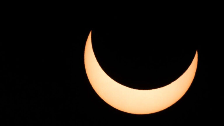 Las imágenes más impactantes del eclipse solar anular 2023